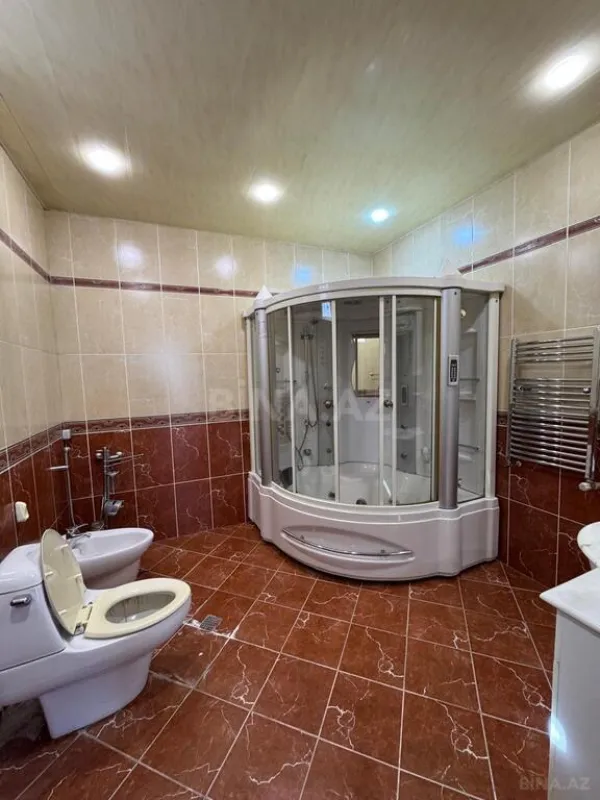 Satılır 7 otaqlı həyət evi 375 m²