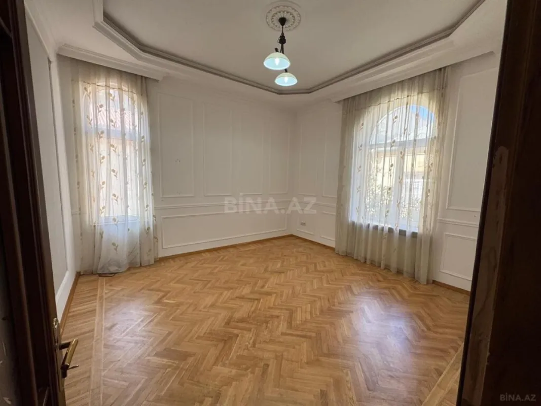 Satılır 7 otaqlı həyət evi 375 m²