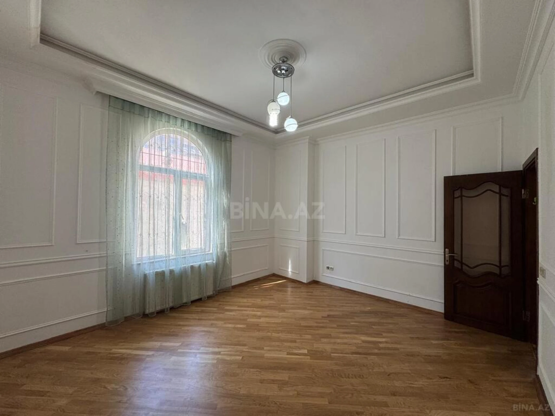 Satılır 7 otaqlı həyət evi 375 m²