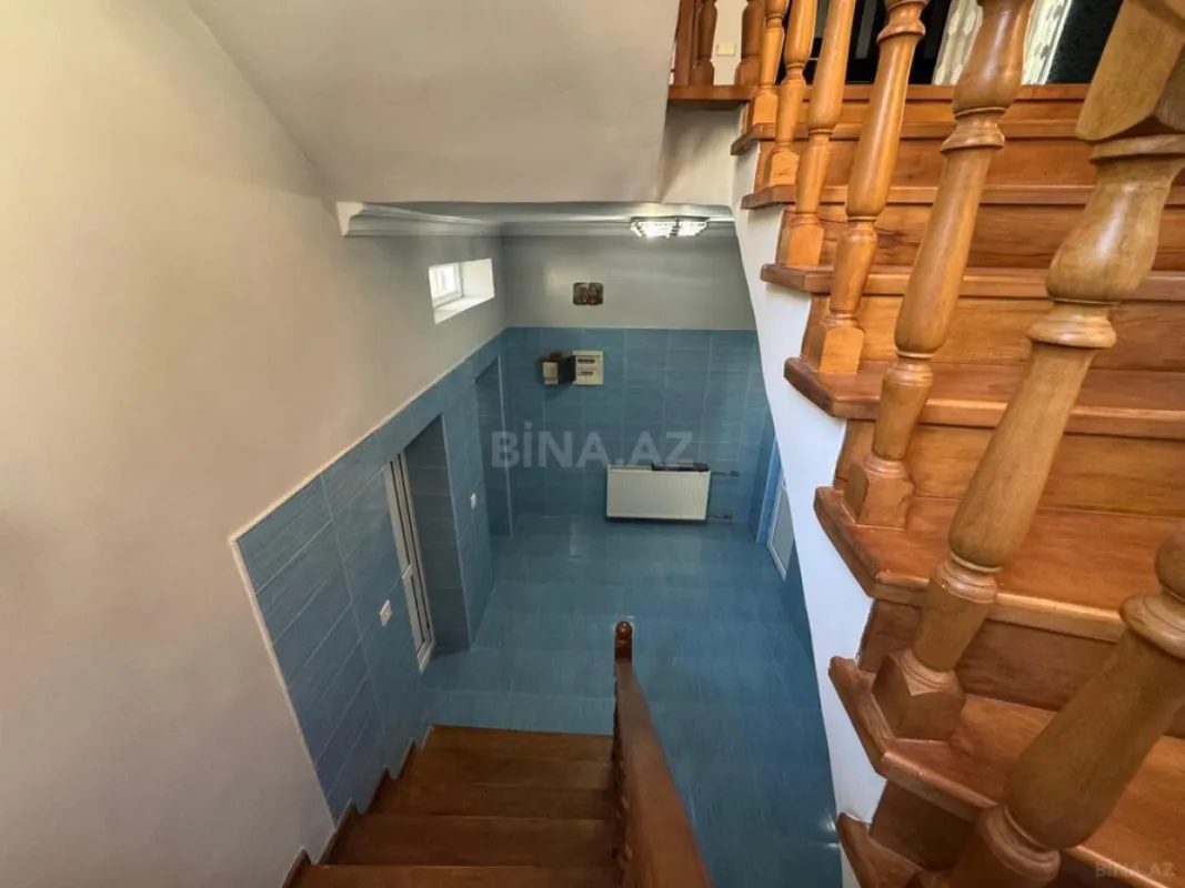 Satılır 7 otaqlı həyət evi 375 m²