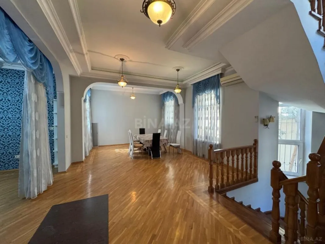 Satılır 7 otaqlı həyət evi 375 m²