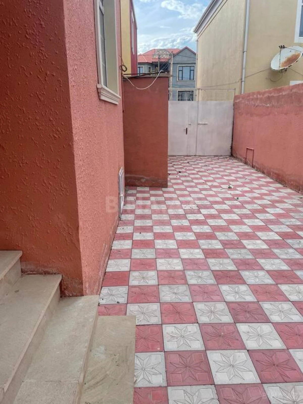 Satılır 4 otaqlı həyət evi 140 m²