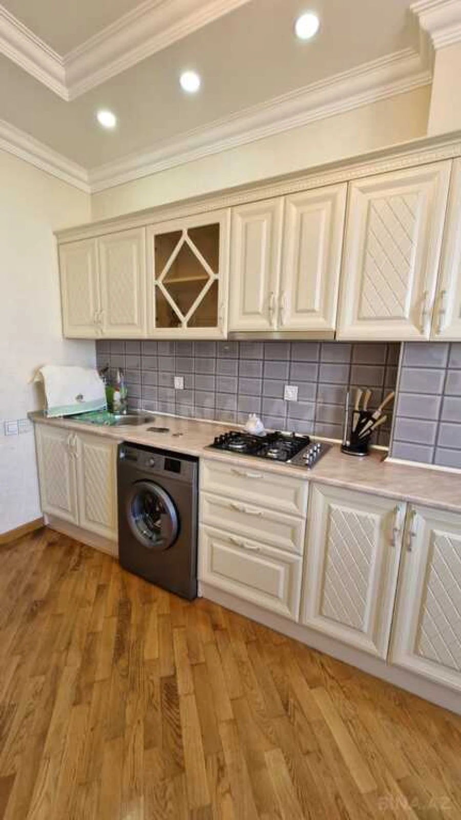 Satılır 3 otaqlı mənzil 115 m²