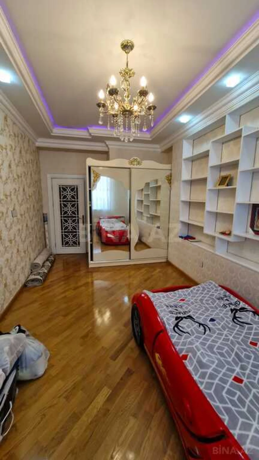 Satılır 3 otaqlı mənzil 115 m²