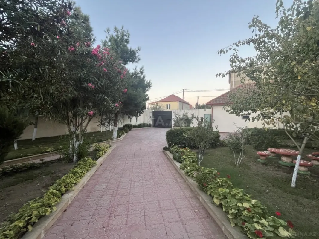 Satılır 4 otaqlı həyət evi 200 m²