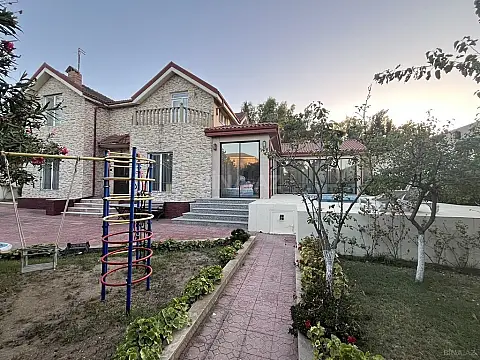 Satılır 4 otaqlı həyət evi 200 m²