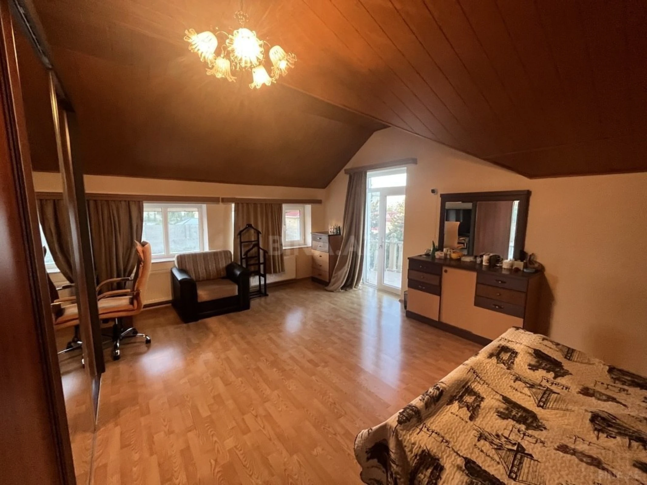 Satılır 4 otaqlı həyət evi 200 m²