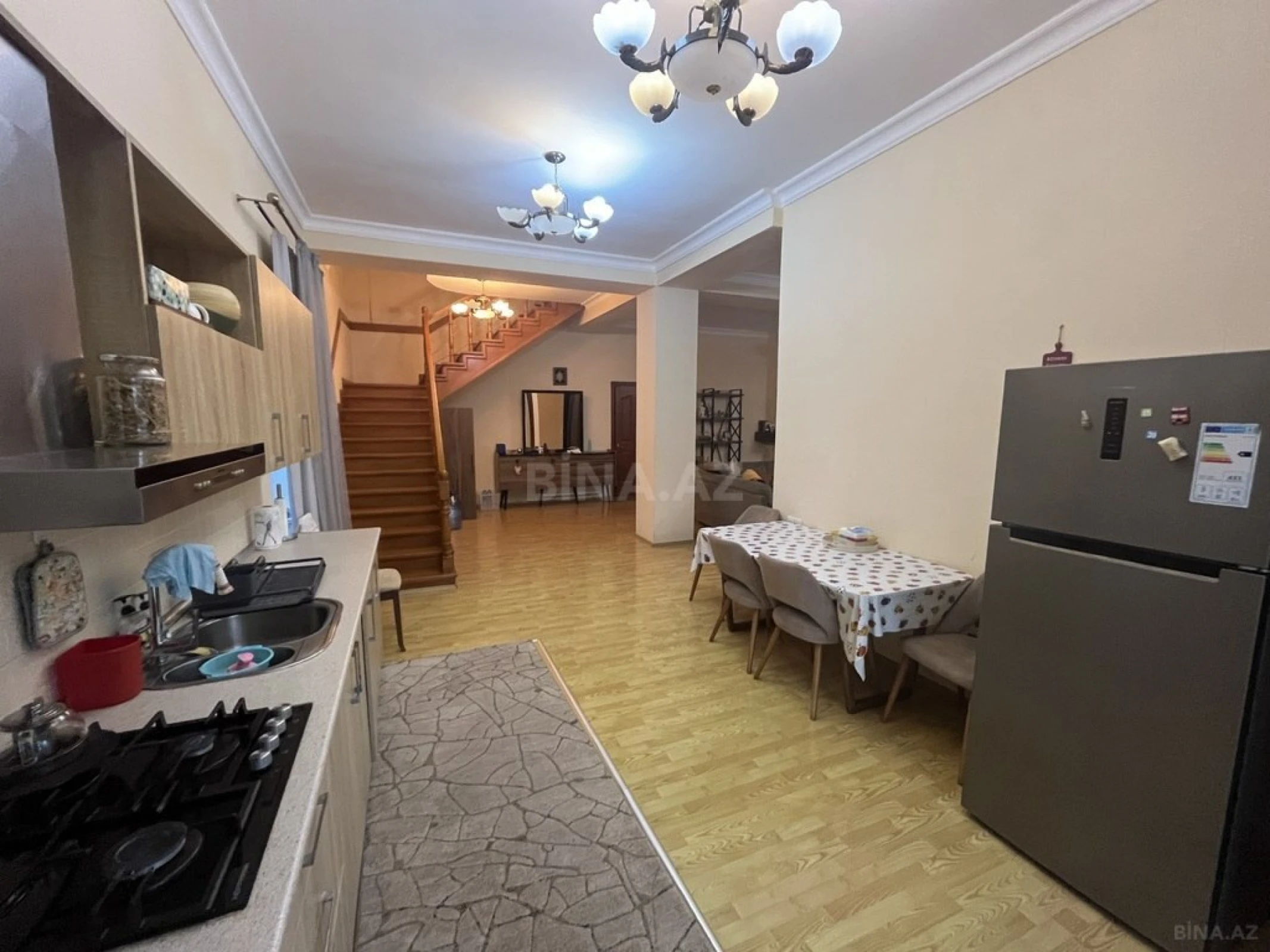 Satılır 4 otaqlı həyət evi 200 m²