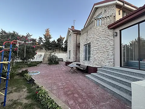 Satılır 4 otaqlı həyət evi 200 m²