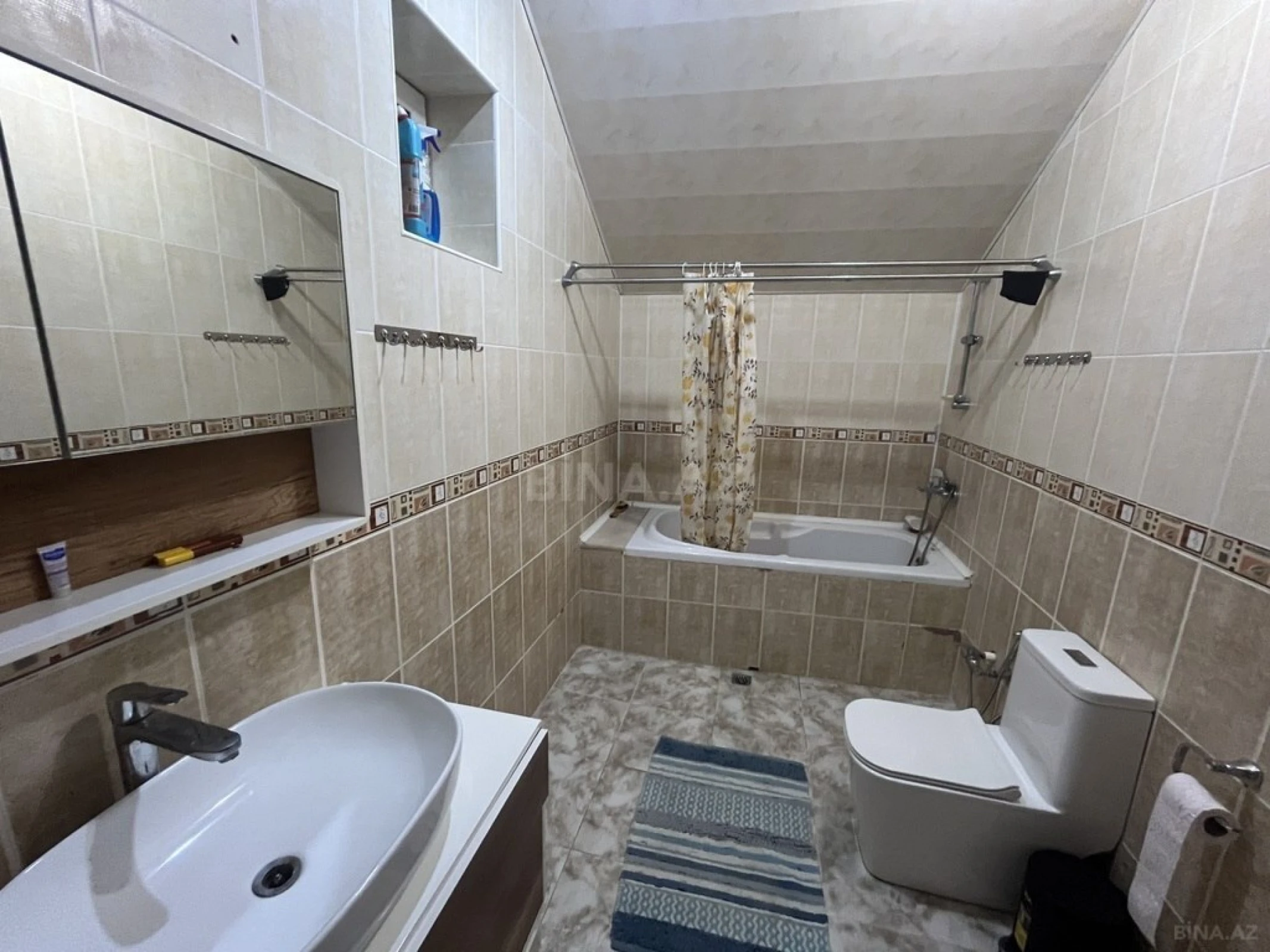 Satılır 4 otaqlı həyət evi 200 m²