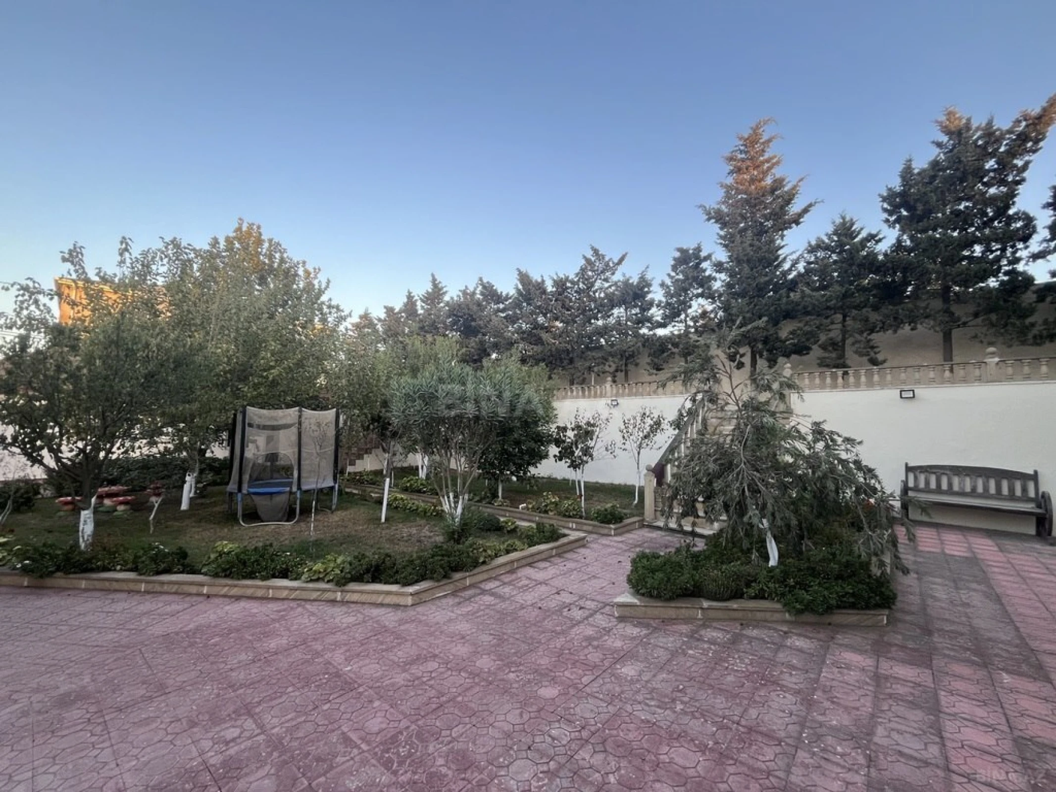 Satılır 4 otaqlı həyət evi 200 m²