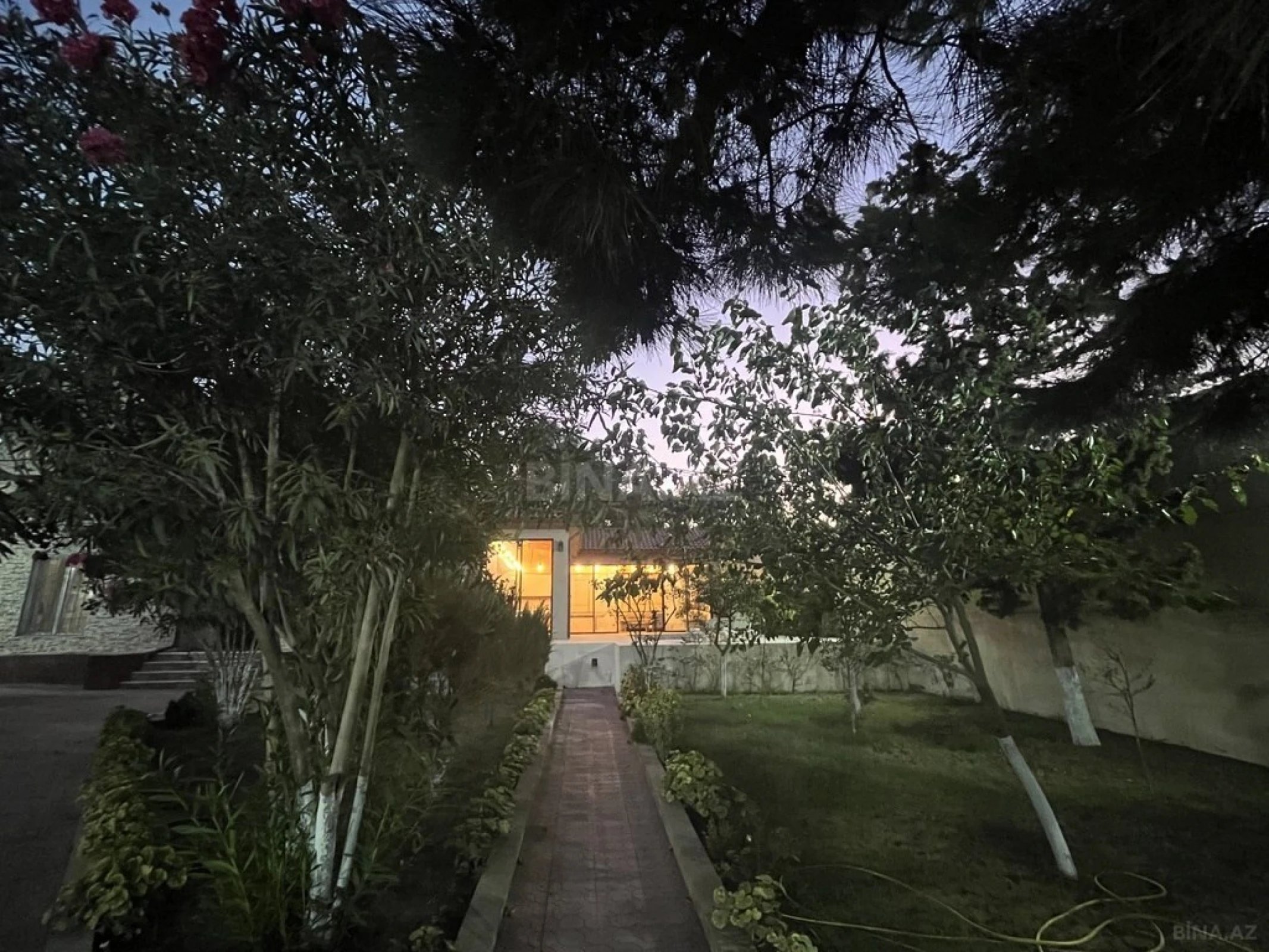 Satılır 4 otaqlı həyət evi 200 m²