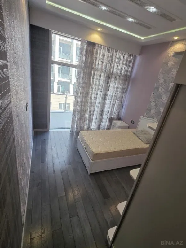 Kirayə verilir 4 otaqlı mənzil 180 m²