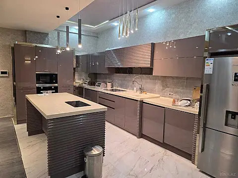 Kirayə verilir 4 otaqlı mənzil 180 m²