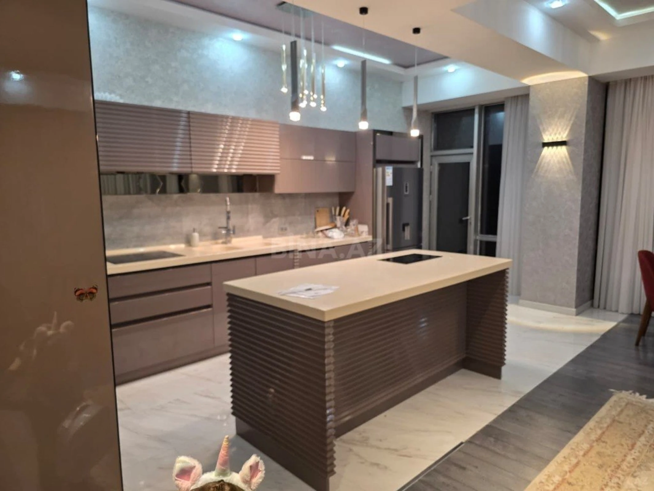 Kirayə verilir 4 otaqlı mənzil 180 m²
