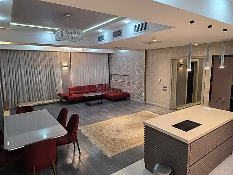 Kirayə verilir 4 otaqlı mənzil 180 m²