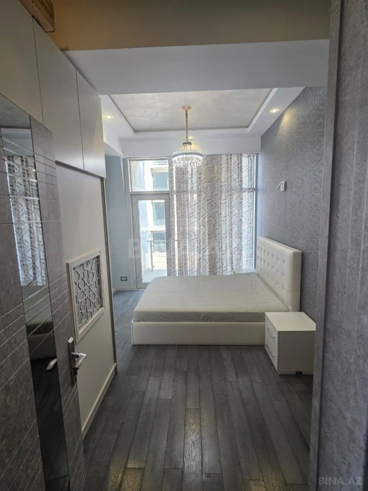 Kirayə verilir 4 otaqlı mənzil 180 m²