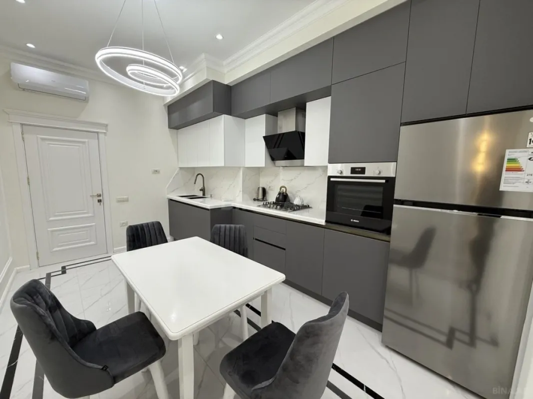 Kirayə verilir 3 otaqlı mənzil 150 m²