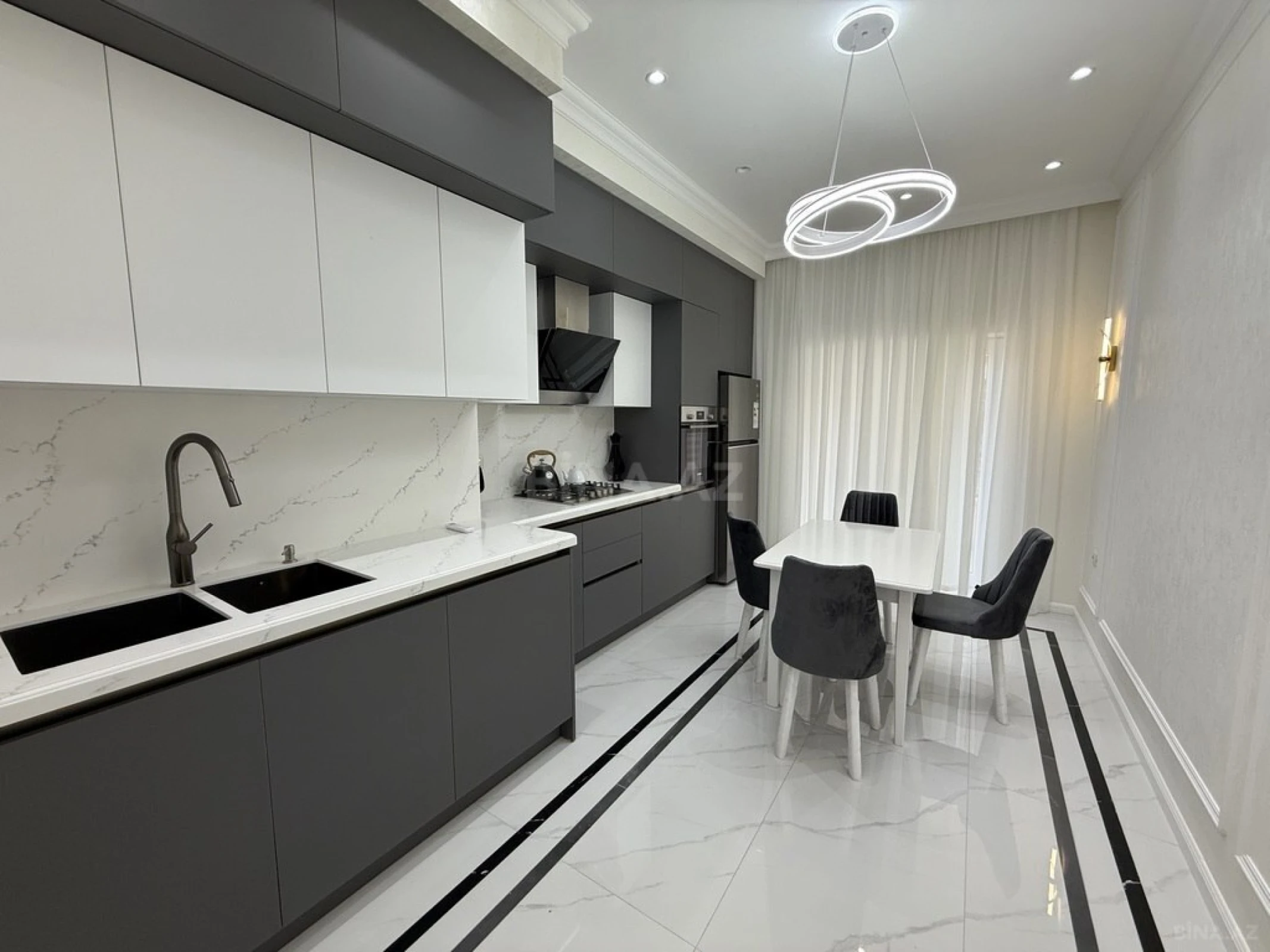 Kirayə verilir 3 otaqlı mənzil 150 m²
