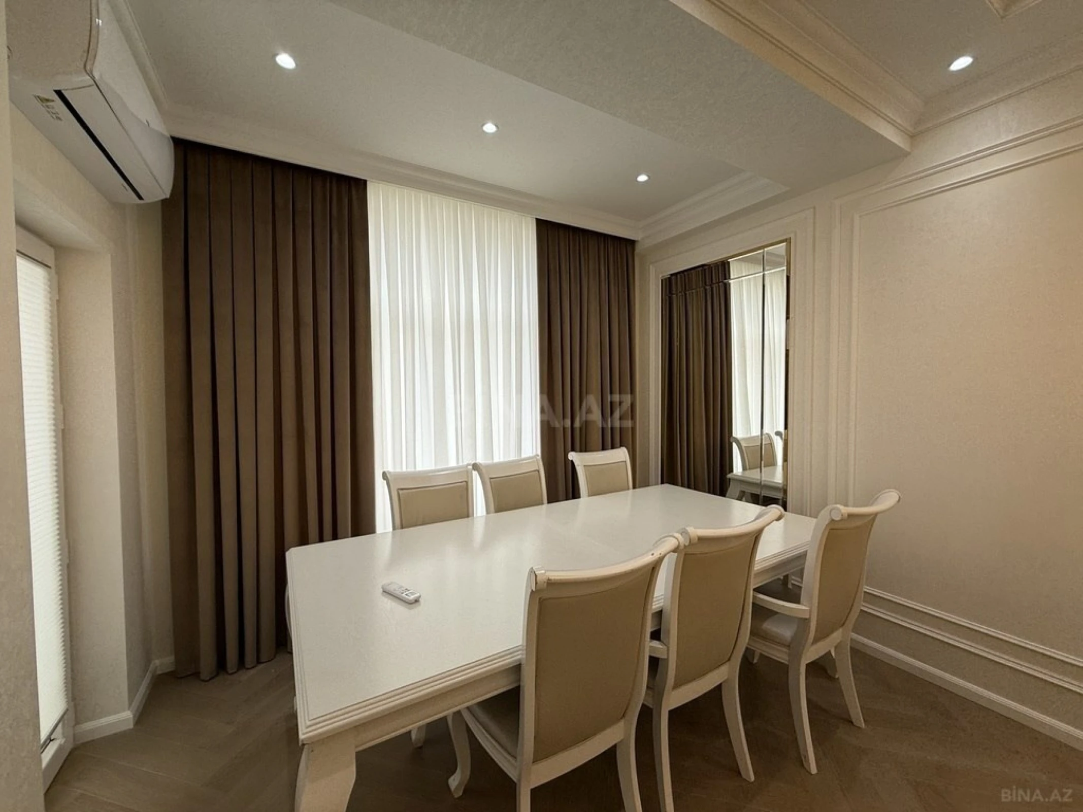 Kirayə verilir 3 otaqlı mənzil 150 m²