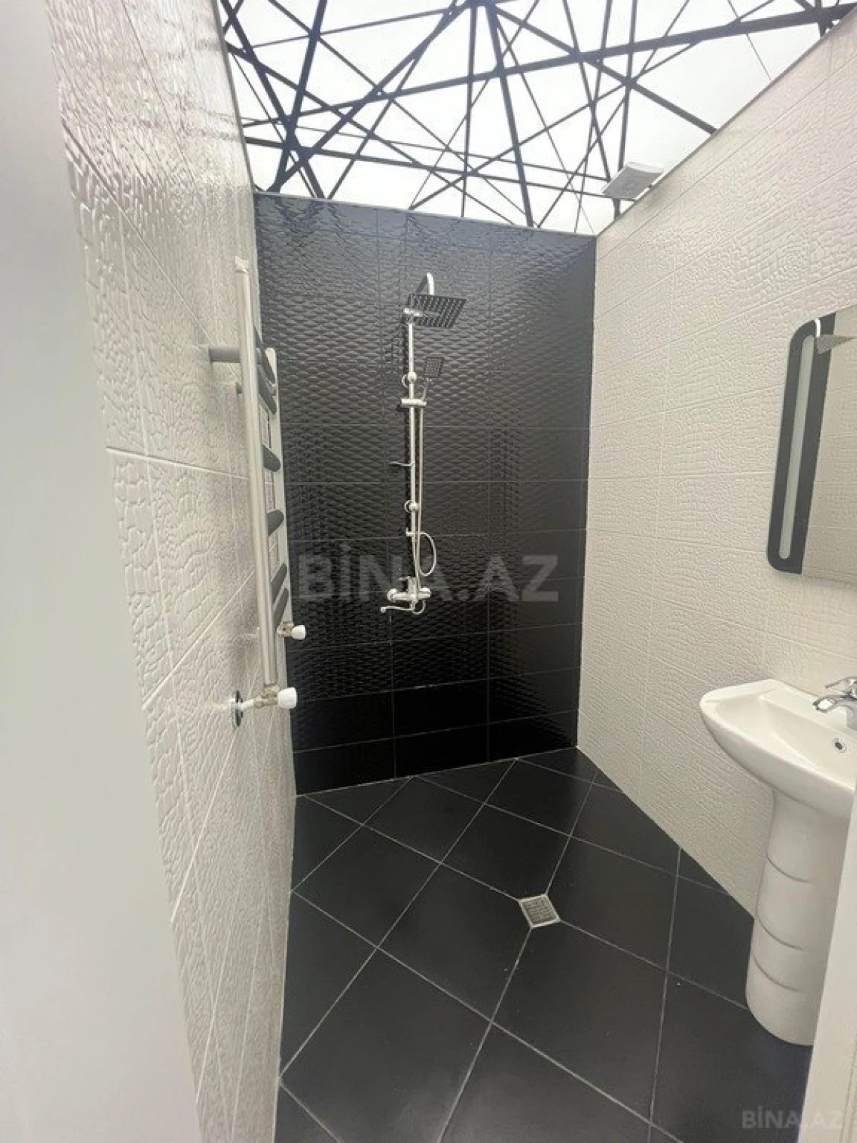 Satılır 2 otaqlı mənzil 58 m²