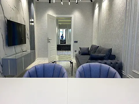 Kirayə verilir 2 otaqlı mənzil 80 m²