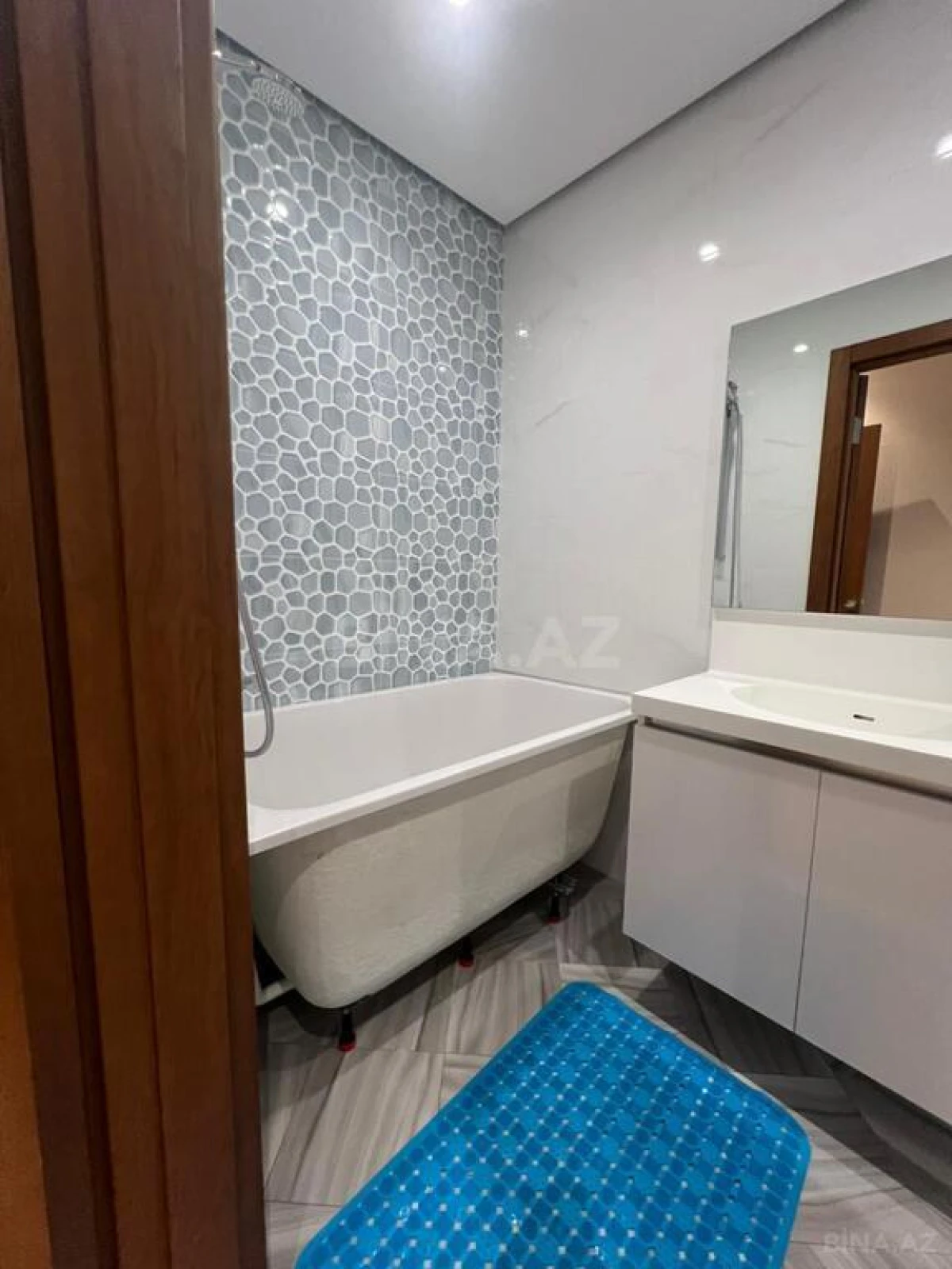 Kirayə verilir 4 otaqlı mənzil 200 m²