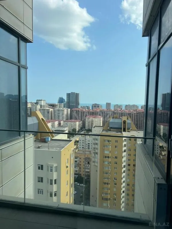 Kirayə verilir 4 otaqlı mənzil 200 m²