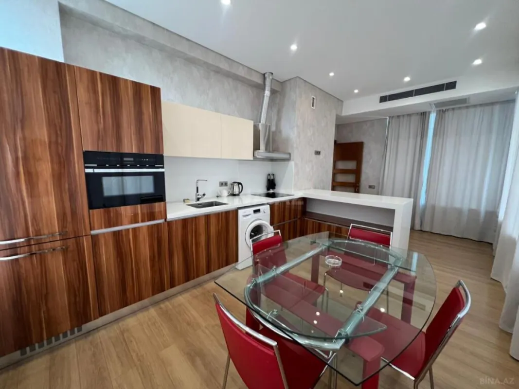 Kirayə verilir 4 otaqlı mənzil 200 m²