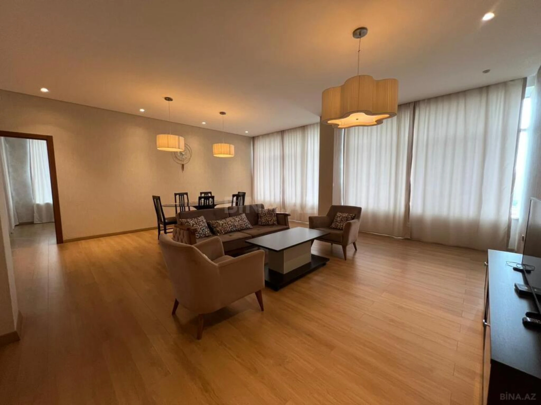Kirayə verilir 4 otaqlı mənzil 200 m²