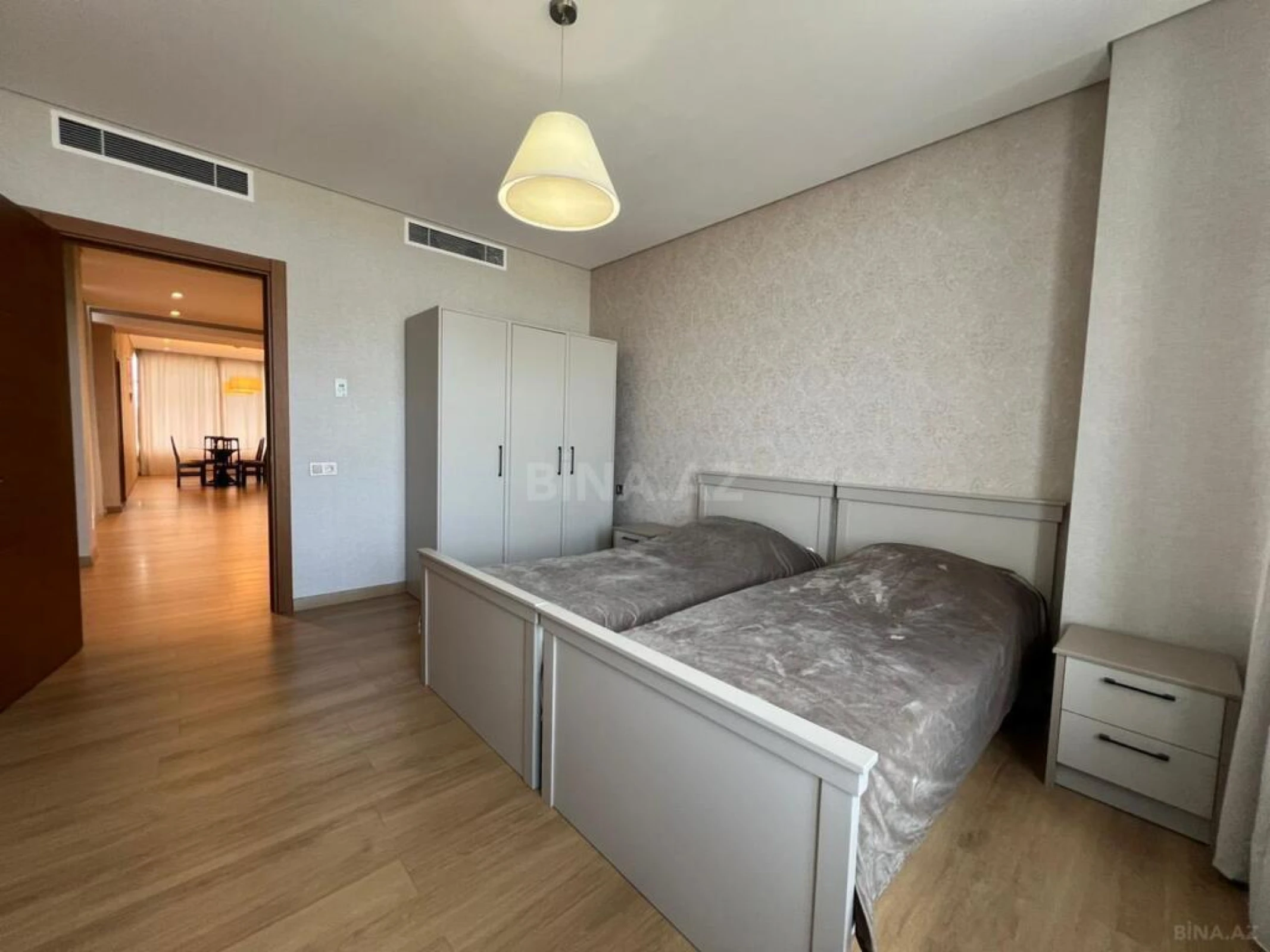 Kirayə verilir 4 otaqlı mənzil 200 m²