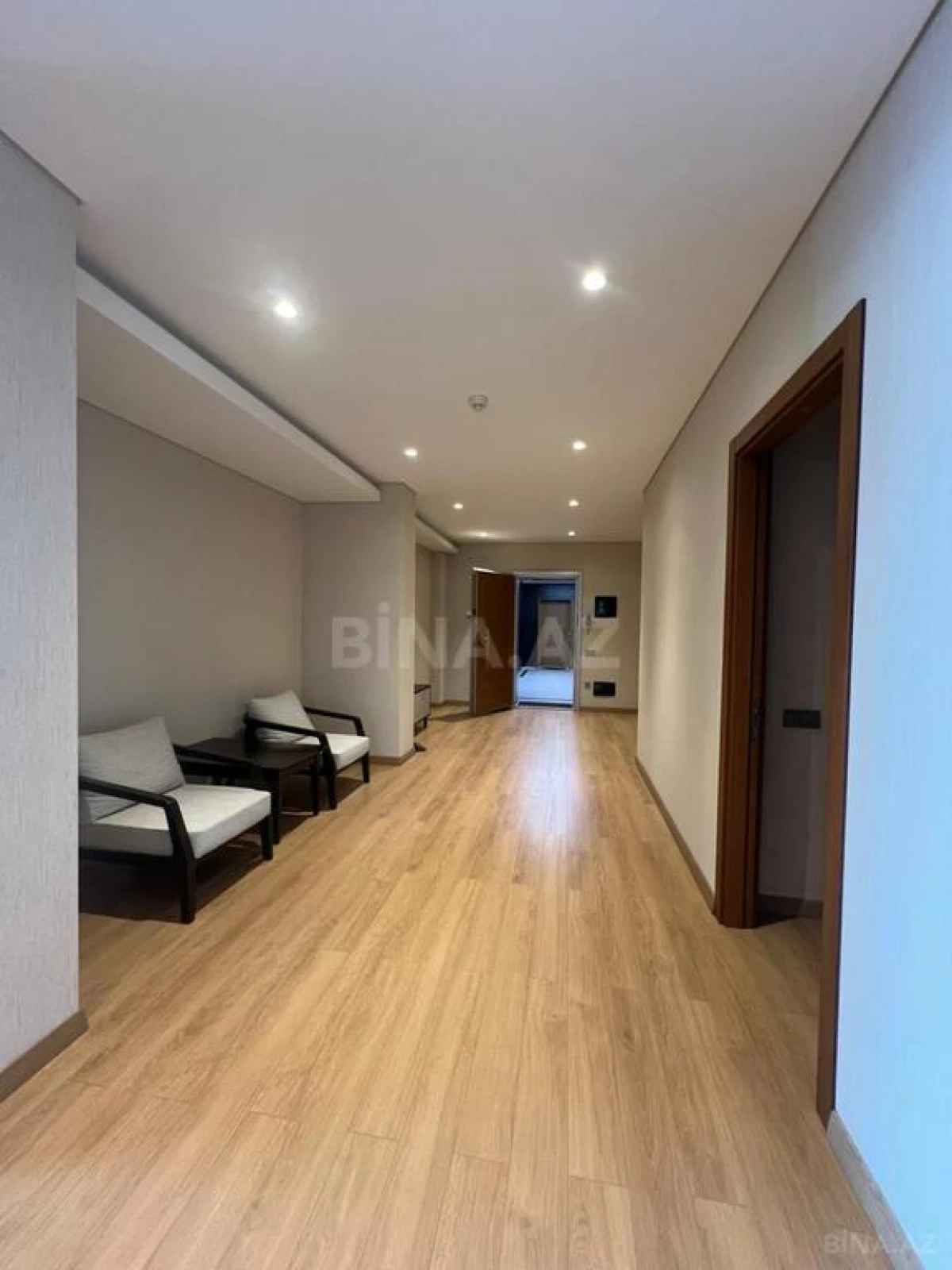 Kirayə verilir 4 otaqlı mənzil 200 m²