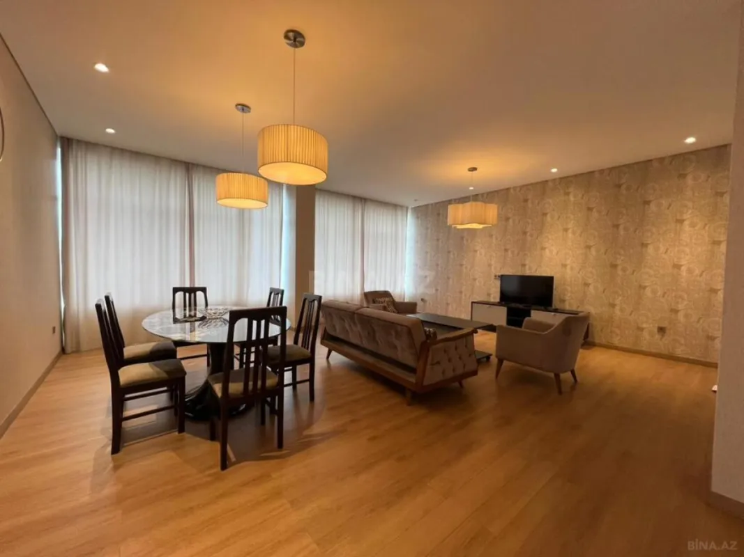 Kirayə verilir 4 otaqlı mənzil 200 m²