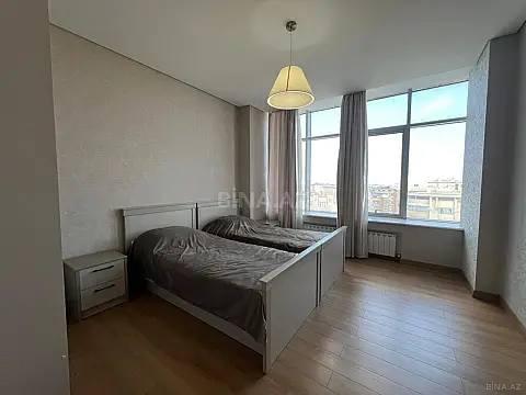 Kirayə verilir 4 otaqlı mənzil 200 m²
