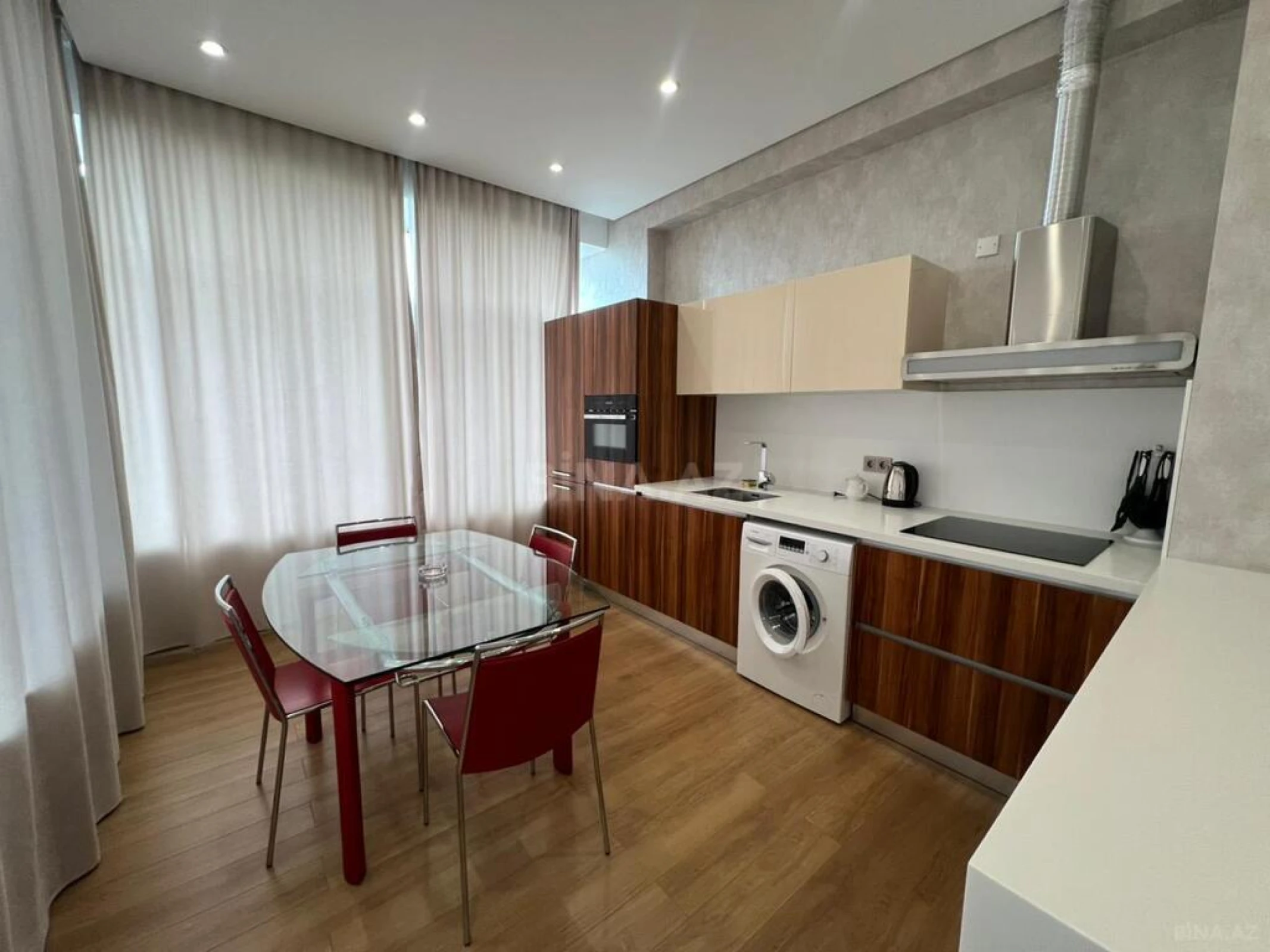 Kirayə verilir 4 otaqlı mənzil 200 m²