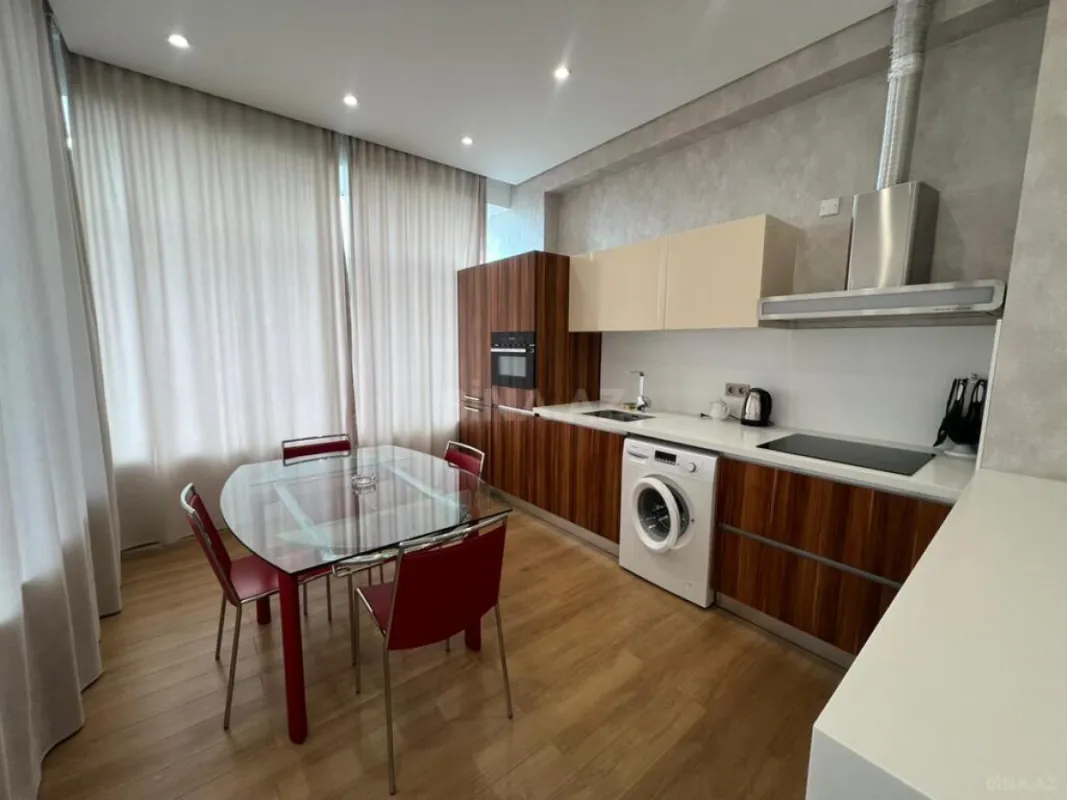 Kirayə verilir 4 otaqlı mənzil 200 m²