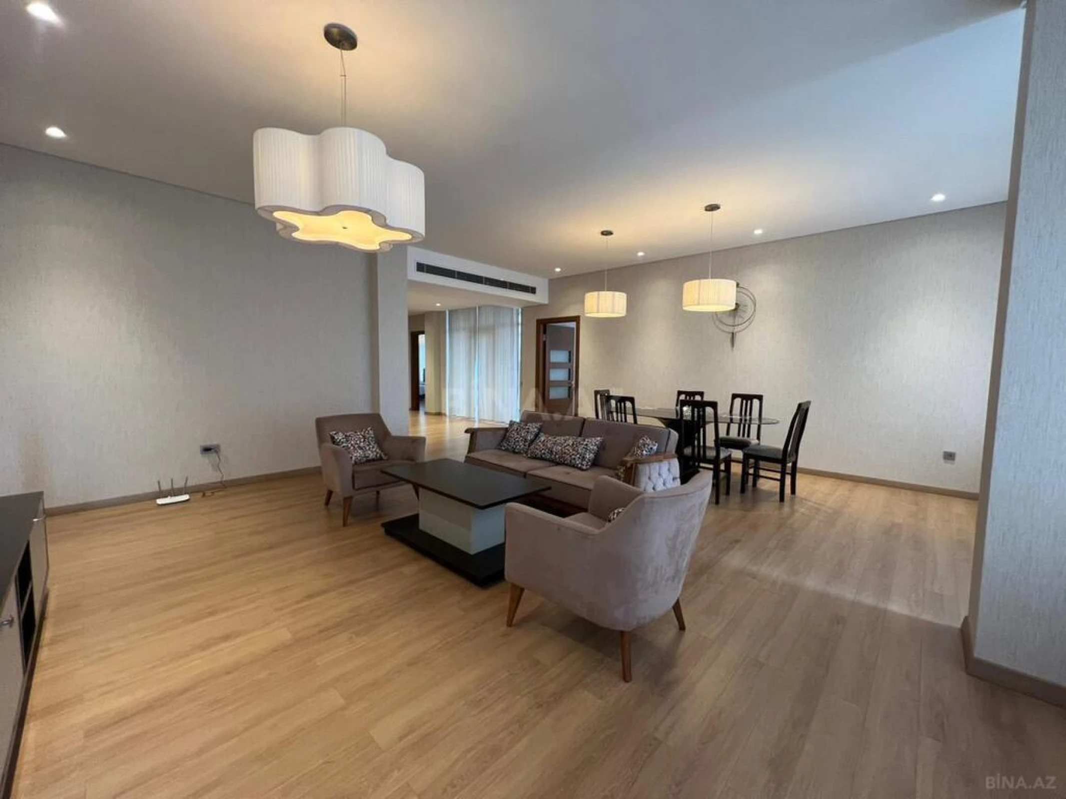 Kirayə verilir 4 otaqlı mənzil 200 m²