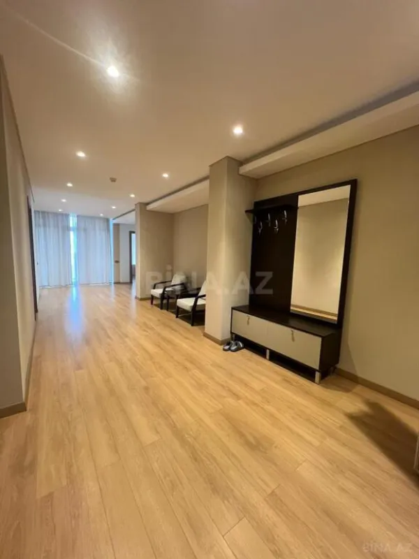 Kirayə verilir 4 otaqlı mənzil 200 m²
