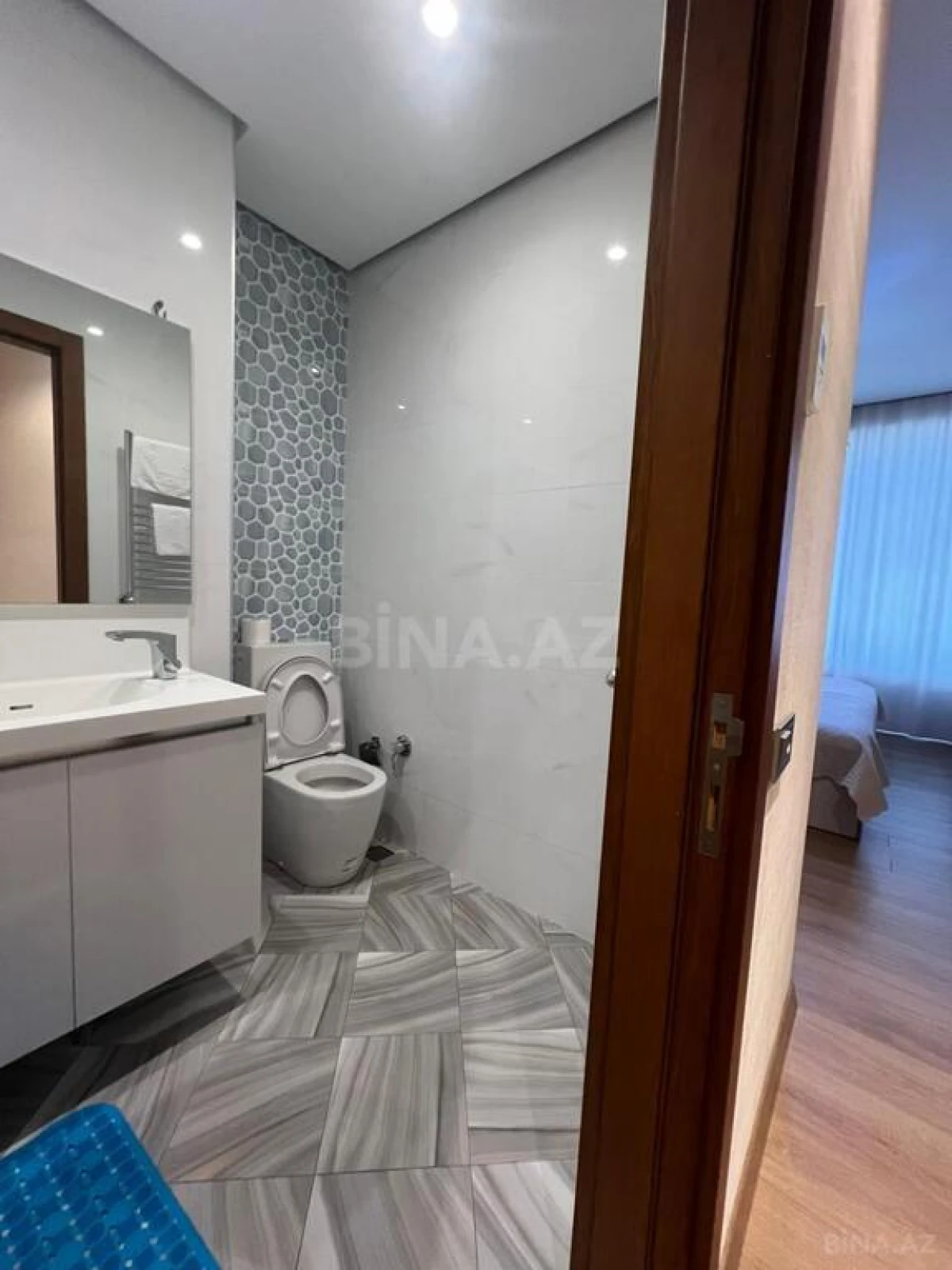 Kirayə verilir 4 otaqlı mənzil 200 m²
