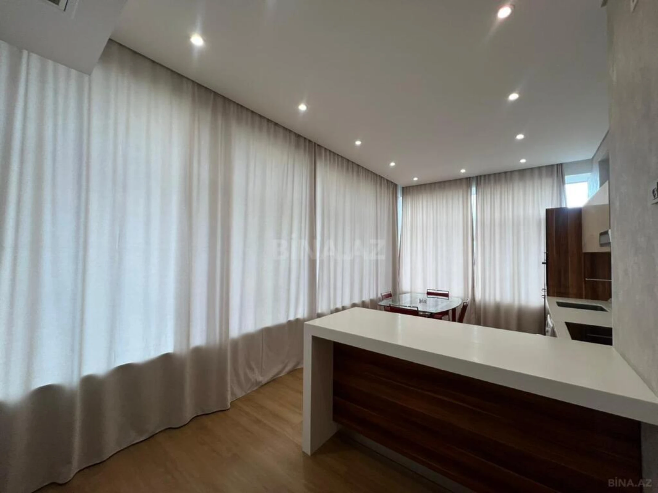 Kirayə verilir 4 otaqlı mənzil 200 m²