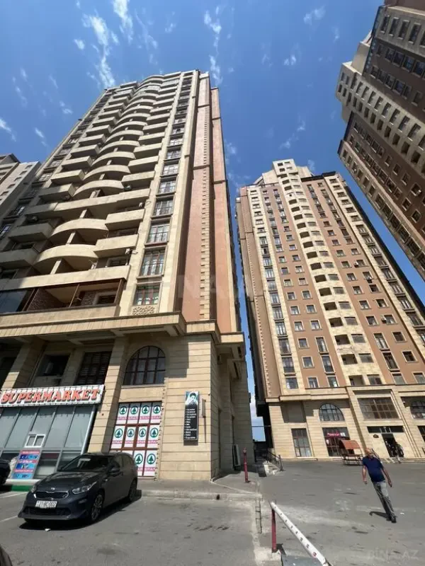 Satılır 4 otaqlı mənzil 160 m²