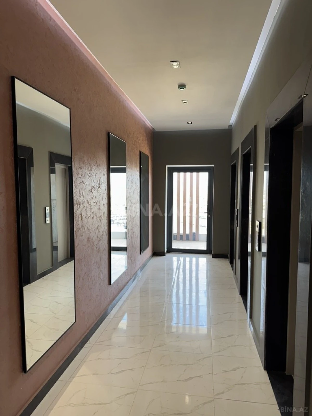 Satılır 2 otaqlı mənzil 98 m²