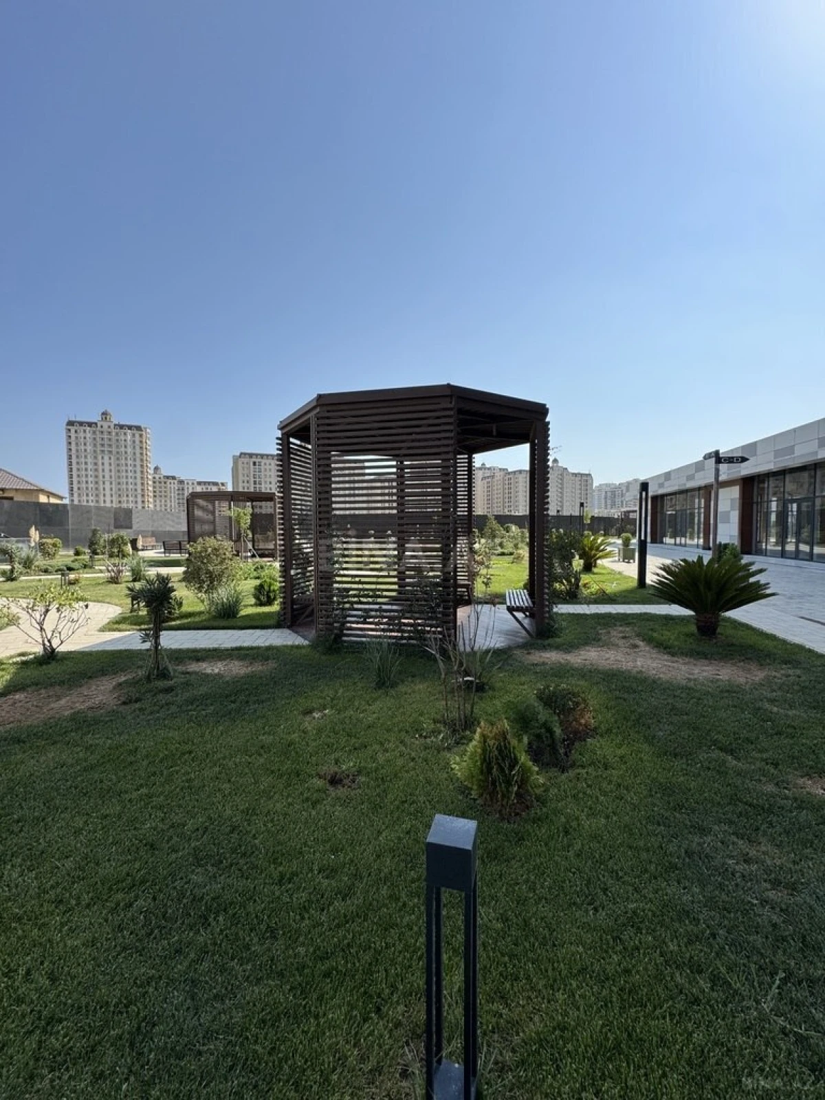 Satılır 2 otaqlı mənzil 98 m²