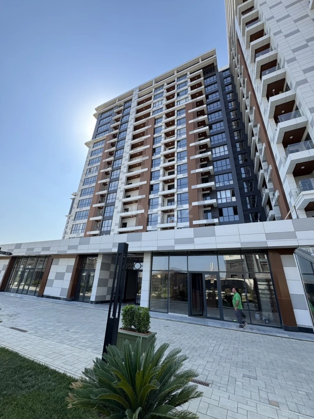 Satılır 2 otaqlı mənzil 98 m²