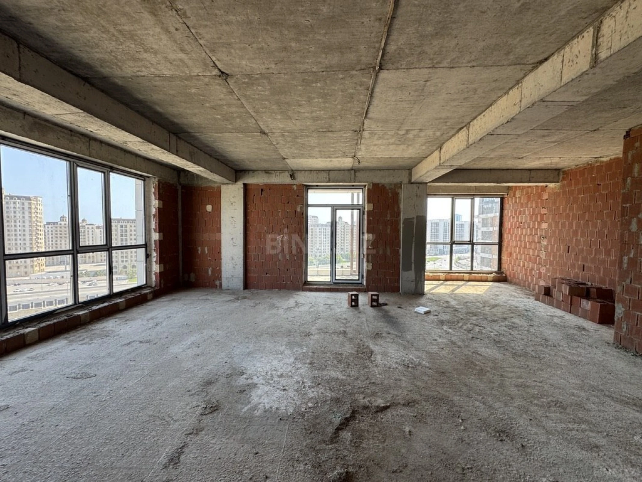 Satılır 2 otaqlı mənzil 98 m²