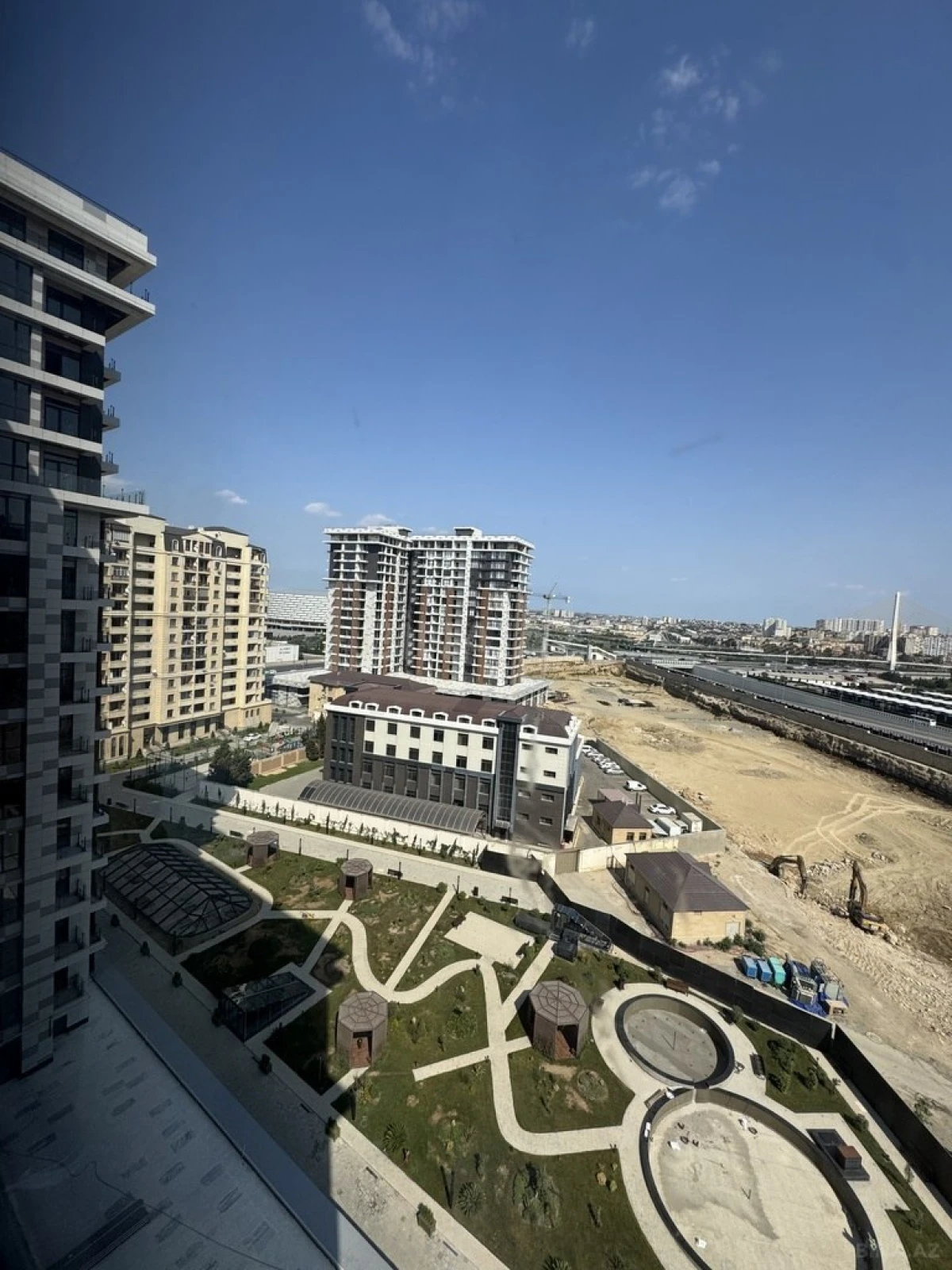 Satılır 2 otaqlı mənzil 98 m²