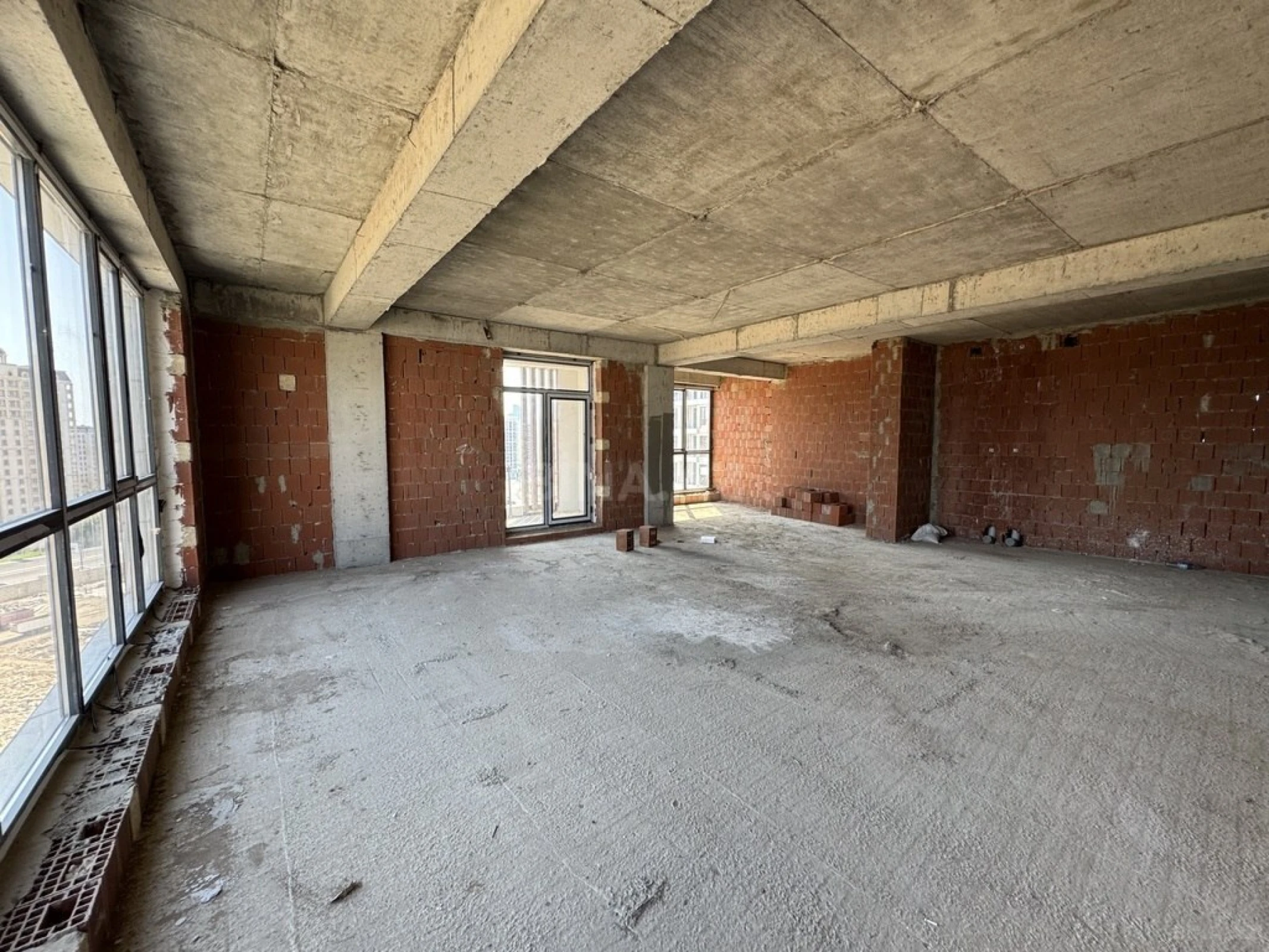 Satılır 2 otaqlı mənzil 98 m²