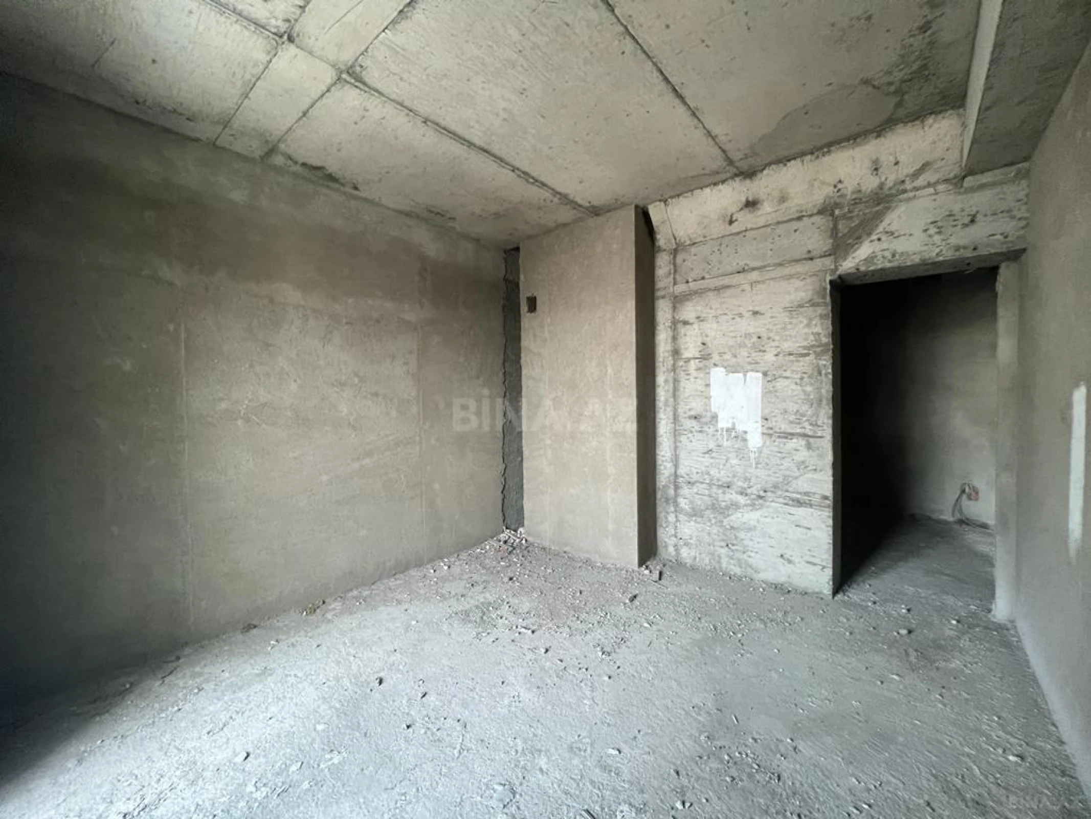 Satılır 1 otaqlı mənzil 76.5 m²