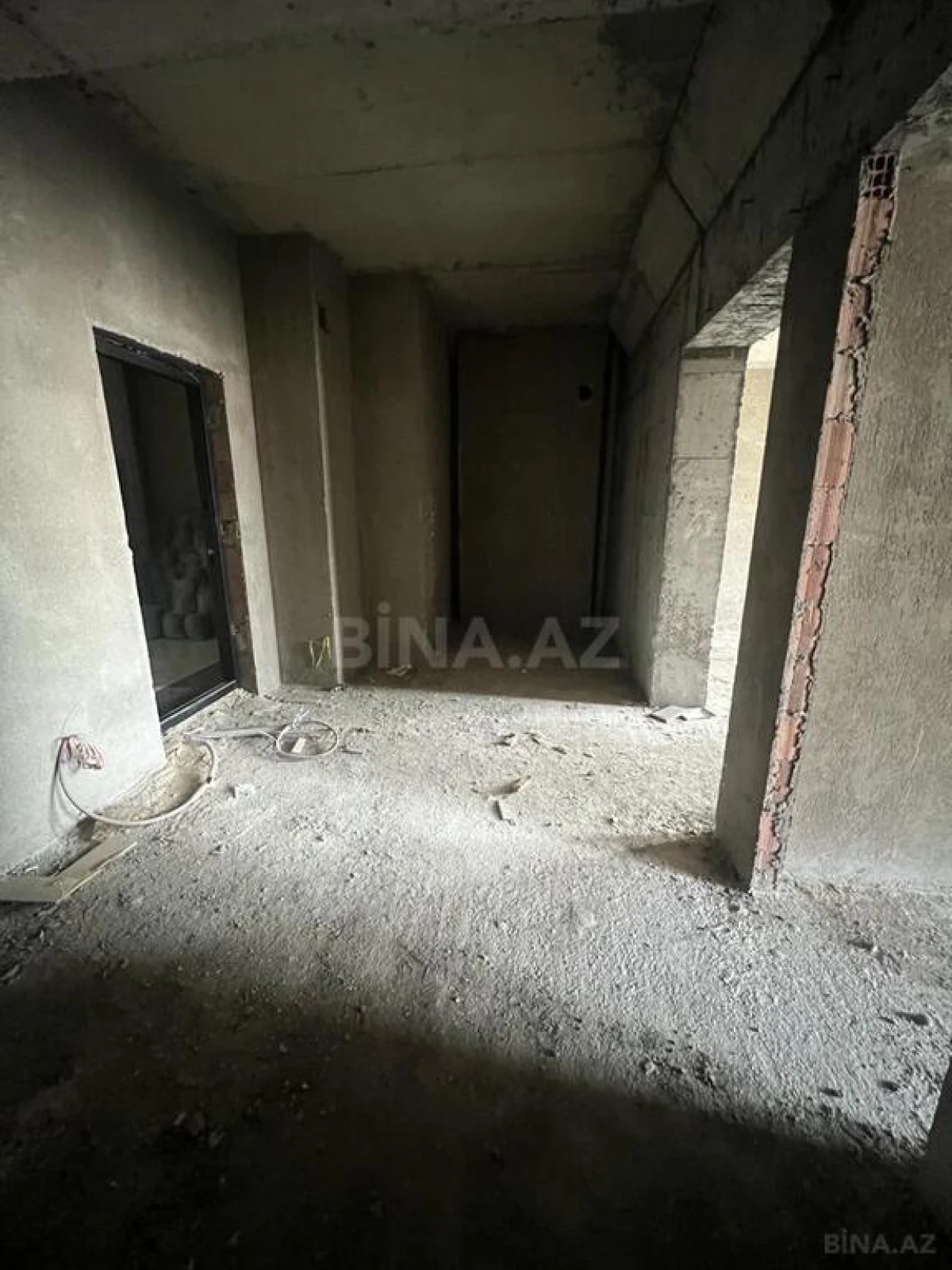 Satılır 1 otaqlı mənzil 76.5 m²