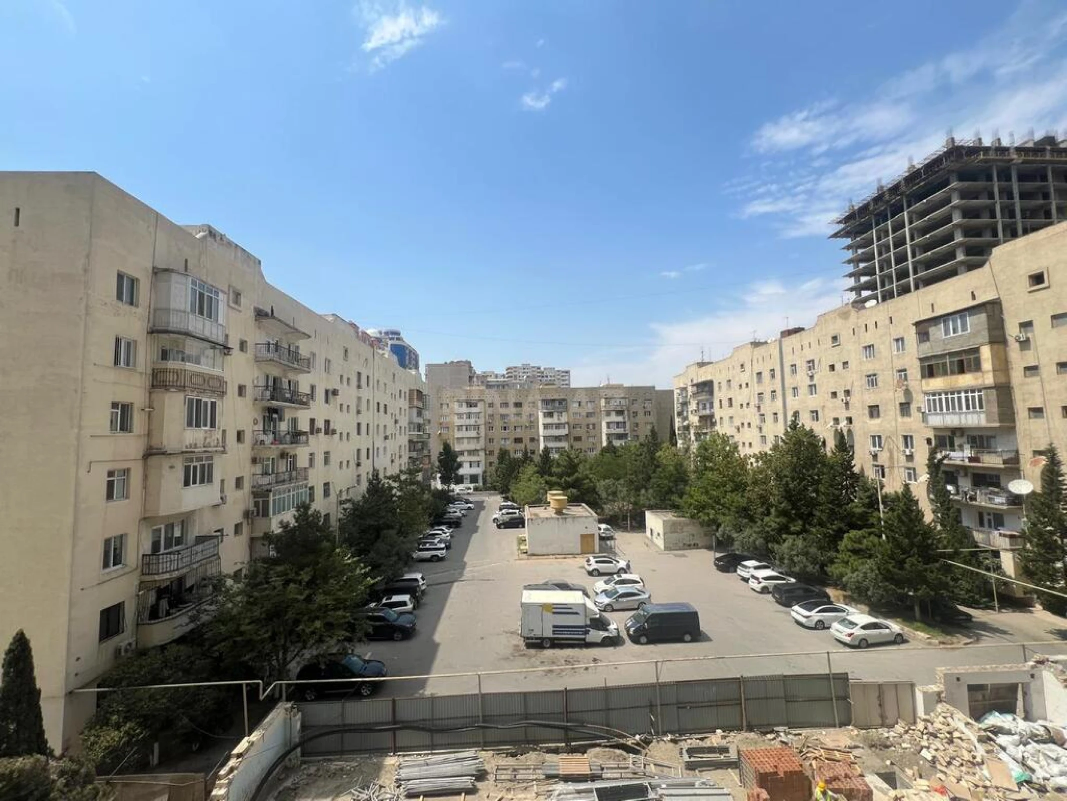 Satılır 1 otaqlı mənzil 76.5 m²